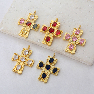 Lussuoso Ciondolo Croce Cristiana con Cristalli CZ Multicolore, Collana Crocifisso Placcata Oro, Gioiello Spirituale da Regalo - Product Image 2