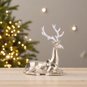 Statuette di Cervi Contemporanee Redeco, Arte in Resina Geometrica, Design Oro e Bianco, Decorazione Natalizia Moderna per Esposizione su Mensole - Product Image 6