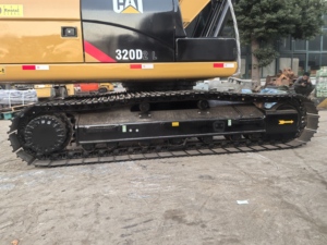 Excavatrice CAT320D d'occasion à haute efficacité de travail, puissante, 20 tonnes, de taille moyenne, à chenilles, modèle CAT320D2L 2024 en vente - Product Image 6