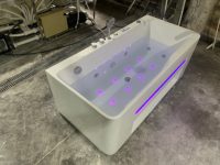 Baignoire intérieure en acrylique HG avec compartiment de rangement frontal, bande lumineuse violette et douchette à main pour importateurs et acheteurs en gros
