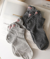Chaussettes bateau fines et tendance pour femme, noires et blanches, courtes, style INS, pour le printemps et l'automne