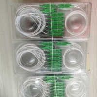 Répartiteur PLC 1x8 OEM FTTH à fibre optique G657A1 G657A2 G652D mini type avec connecteur SC/APC 1:8 1260-1650nm durable 1000 reprises
