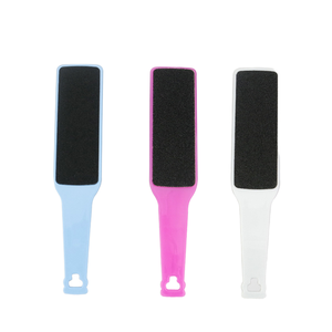 Rimuovi Calli <span class=keywords><strong>per</strong></span> Pedicure con Manico in Plastica, Raschietto <span class=keywords><strong>per</strong></span> <span class=keywords><strong>Talloni</strong></span> Domestico, <span class=keywords><strong>Lima</strong></span> <span class=keywords><strong>per</strong></span> Piedi in Carta Vetrata <span class=keywords><strong>per</strong></span> Rimuovere Pelle Morta e Calli - Product Image 1