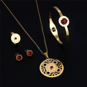 Wholesale Women Stainless Steel 18K Gold Plated Classic Pattern <strong>Jewellery</strong> Set Fashion Jewelry <strong>Made</strong> <strong>in</strong> <strong>China</strong> - Product Image 2