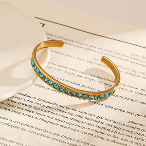 Brazalete de Moda, Chapado en Oro de 18k, Acero de Titanio, Zirconia Verde Menta, Joyería para Mujer - Product Image 1