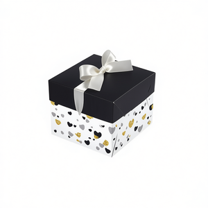 Elegante Caja de Regalo con Corazones Blancos y Negros, Paquete de 10, para Fiestas de Cumpleaños y Navidad - Product Image 1