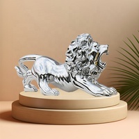 14 cm Roi Lion Élégant Animal Sculpture Or Argent Résine Artisanat pour Home Office Véhicule Tableau de Bord Décoration Unique Art Motif