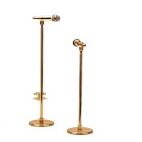 Mini microphone, ensemble d'instruments de petite taille (tambourin, timpani), pupitre de musique, accordéon, ornement - Emballage en boîte en cuir et cuivre