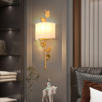 Lampe murale de chevet en laiton massif, style moderne et luxueux, design original et élégant pour salon et chambre à coucher