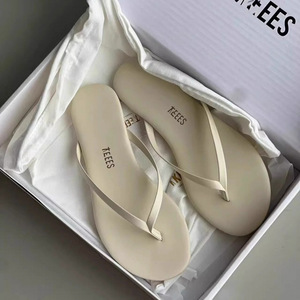 Nouvelles tongs pour femmes 2026, vente <span class=keywords><strong>en</strong></span> gros, à la mode, à fines brides, <span class=keywords><strong>en</strong></span> <span class=keywords><strong>cuir</strong></span> PU, confortables, plates, avec semelle <span class=keywords><strong>en</strong></span> caoutchouc - Product Image 2