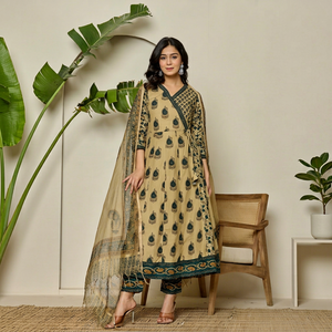 Ensemble Anarkali en coton beige premium 60x60 imprimé à la main avec kurta imprimé, pantalon assorti et dupatta pour femme - Product Image 1