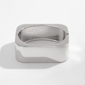 Brazalete Grande Chapado en Oro con Diseño Geométrico Irregular de Moda 2025 para Mujer - Product Image 6