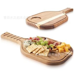 Tabla de quesos de madera con forma de guitarra con ranuras para exhibir aperitivos y para uso en fiestas - Product Image 1