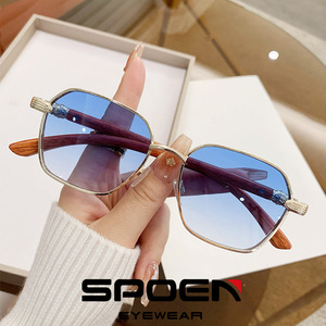 Gafas de Sol Rectangulares con Marco Completo de Metal con Aspecto de Madera, Protección UV400, Unisex para Adultos, en Caja - Product Image 5