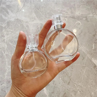 Flacon de parfum rectangulaire en verre de luxe avec logo personnalisé, pulvérisateur à pompe et diffuseur à bâtonnets 50 ml, sérigraphié