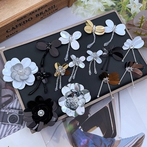 <span class=keywords><strong>2025</strong></span> xu hướng <span class=keywords><strong>handmade</strong></span> <span class=keywords><strong>sequin</strong></span> beading pha lê appliques DIY 3D Tua tùy chỉnh thêu hoa các bản vá lỗi cho quần áo may mặc - Product Image 1