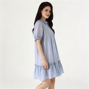 Abito Estivo Casual da Donna in Chiffon Azzurro con Colletto, Maniche a Sbuffo, Pieghe e Orlo con Volant - Product Image 4