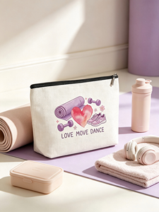 Borsa per il Trucco da Ginnastica - Leggera in Poliestere con Design PEACE LOVE GYMNASTICS, Regalo Ispirazionale per Allenatrici e Atlete - Product Image 2