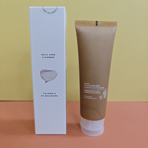 SKIN1004 Madagascar Centella Ampoule Foam Cleanser 125ml pH5 Nettoyant visage doux et apaisant pour les peaux sensibles et abîmées - Product Image 2