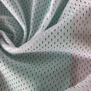 カスタムロゴワープ編みポリエステル裏地生地速乾式通気穴ネットメッシュスポーツウェア用タオルテントバッグに使用 - Product Image 2