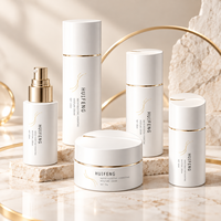 Set Kemasan Kosmetik Kaca Putih Mewah Custom dengan Lis Emas, Botol Lotion Perawatan Kulit, Botol Serum, dan Stoples Krim Wajah