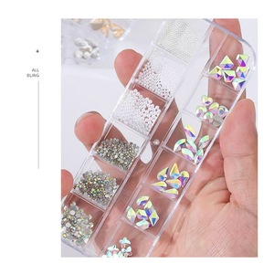 Venta al por mayor: Diamantes 3D brillantes para uñas con 12 rejillas, cristales AB de colores, pedrería para uñas, accesorios DIY para uñas, productos para uñas. - Product Image 6