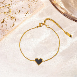 Conjunto de Joyería con Incrustaciones de Concha en Forma de Corazón |   Cadena y Pulsera Minimalistas de Acero Inoxidable con Baño de Oro PVD de 18K y Colores Vibrantes - Product Image 6