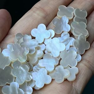 Piedras Preciosas de Trébol de Cuatro Hojas de Concha Blanca Natural Tratadas con Calor, de Doble Cara y con Cambio de Color para la Fabricación de Joyas - Product Image 4