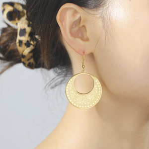 Pendientes colgantes de mujer de estilo Retro americano europeo, gancho de oreja de acero de titanio cortado, colgante de anillo de flor de Luna, moda inoxidable 304 - Product Image 3