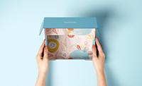 Échantillon gratuit sérigraphié de boîte-cadeau en carton ondulé personnalisable pour l'emballage de vêtements et de magasin