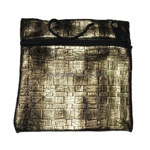 Bolsa de Terciopelo Dorado con Cadena y Grabado - Diseño Navideño y de Seguridad con Asa Personalizable, Comprar en Línea - Product Image 1