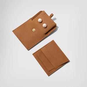 กระเป๋าใส่เครื่องประดับไมโครไฟเบอร์คุณภาพสูง ปี 2026 ผลิตตามสั่ง พร้อมโลโก้ สีตามต้องการ มีสายคล้องและกระดุม กระเป๋าใส่เครื่องประดับผ้ากำมะหยี่ - Product Image 6