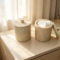 Ensemble de 3 pots de salle de bain en résine imitation travertin avec plateau ovale, pots à cotons-tiges et bâtonnets de coton avec couvercles, plateau de comptoir de vanité