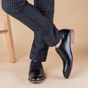 Zapatos de cuero de vaca de primera capa - Zapatos de cuero con punta redonda para hombres jóvenes, talla grande, con cordones, patrón grabado, transpirables, estilo Oxford. - Product Image 6