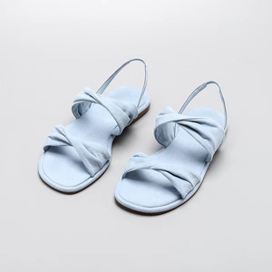 Sandales ouvertes en daim souple à brides nouées pour femmes, idéales pour l'été, avec semelle souple et design léger, conçues sur mesure pour les dames. - Product Image 3