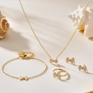 Parure de bijoux pour enfants en acier inoxydable plaqué or 18 carats rose bonbon, avec zircon, perle et nœud papillon : collier, bracelet, chaîne de cheville, bague et boucles d'oreilles - Product Image 2