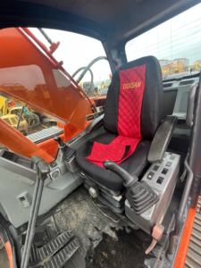 Excavadora dx225 usada de 22 toneladas usada Doosan dx225 Excavadora de orugas Doosan 225 de alta calidad a la venta Excavadora usada Cat 320 320d2 - Product Image 3