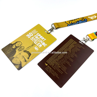 Badges d'exposition personnalisés en PVC plastique imperméable, cartes VIP laminées avec cordon pour événements et expositions