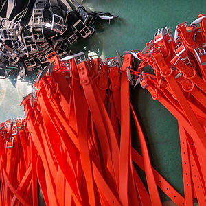 조정 가능한 미끄럼 방지 PVC 개 고리와 맞춤형 도매 제조 업체 방수 및 내구성 캔디 컬러 PVC 애완 동물 목걸이 - Product Image 5