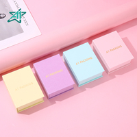 Boîte à bijoux carrée A1 pastel avec couvercle à charnière, insert de présentation blanc, emballage personnalisé avec logo pour collier, boucles d'oreilles, boîte à bijoux