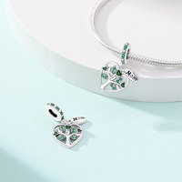Vente en gros de pendentifs fins en forme de trèfle de Zircon et de breloques en métal personnalisées pour bracelet cadeau pour femmes