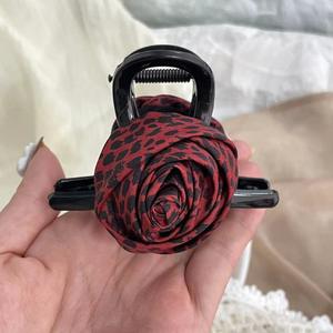 Nouvelle pince à cheveux coréenne à imprimé léopard avec fleur rose, pince à cheveux en plastique antidérapante pour femmes, accessoires de mode pour cheveux pour un usage quotidien - Product Image 5