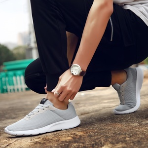 Venta al por mayor en línea <span class=keywords><strong>de</strong></span> zapatillas con logotipo personalizado <span class=keywords><strong>de</strong></span> malla para hombre <span class=keywords><strong>de</strong></span> estilo <span class=keywords><strong>de</strong></span> caminar Zapatillas Hombre <span class=keywords><strong>Tenis</strong></span> para hombre con logotipo personalizado - Product Image 2