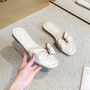 Nuevas sandalias planas transpirables y suaves de primavera/verano para mujer con lazo y hebilla metálica, diseño cómodo y elegante para exteriores. - Product Image 1