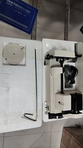 Máquina de coser plana con pie de arrastre, puntada de seguridad, para uso doméstico, de una sola aguja, con motor, nueva, construcción metálica industrial. - Product Image 2