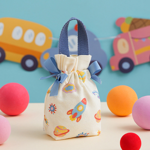Bolsa de Regalo de Tela Moderna Personalizada para Niños, Bolsa de Dulces con Cordón de Lona de Algodón Azul y Rosa - Product Image 3
