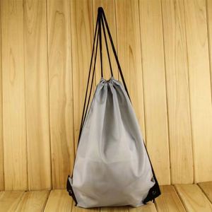 ออกแบบโลโก้ตามสั่ง กระเป๋าของขวัญแบบมีเชือกผูก ทำจากไนลอนรักษ์โลก ดีไซน์ทันสมัย กันน้ำ  กระเป๋าผ้าโพลีเอสเตอร์แบบมีเชือกผูก - Product Image 2