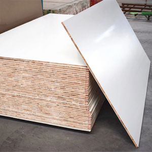 Panneau de bois aggloméré mélaminé de 18 mm en provenance du Shandong - Product Image 3