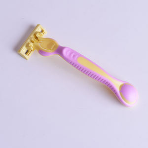 Sản phẩm bán chạy nhất <span class=keywords><strong>2025</strong></span> dùng một lần ba lưỡi cạo có thể điều chỉnh an toàn cơ thể Max dao cạo cho phụ nữ với dải chất bôi trơn. - Product Image 2