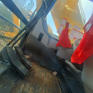 รถขุดตีนตะขาบ Komatsu PC300-7 PC220 PC200 PC360 PC350 PC240 PC450 PC400 มือสอง ขนาด 30 ตัน พร้อมเครื่องยนต์ ปั๊ม และเกียร์ มีสินค้าในสต็อก - Product Image 4